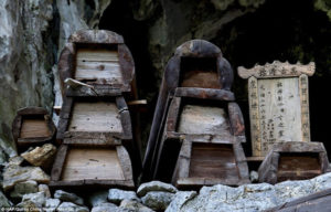 โลงศพในถ้ำของชาวจีน