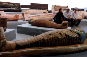 อียิปต์พบโลงศพมัมมี่อายุกว่า 2,500 ปี
